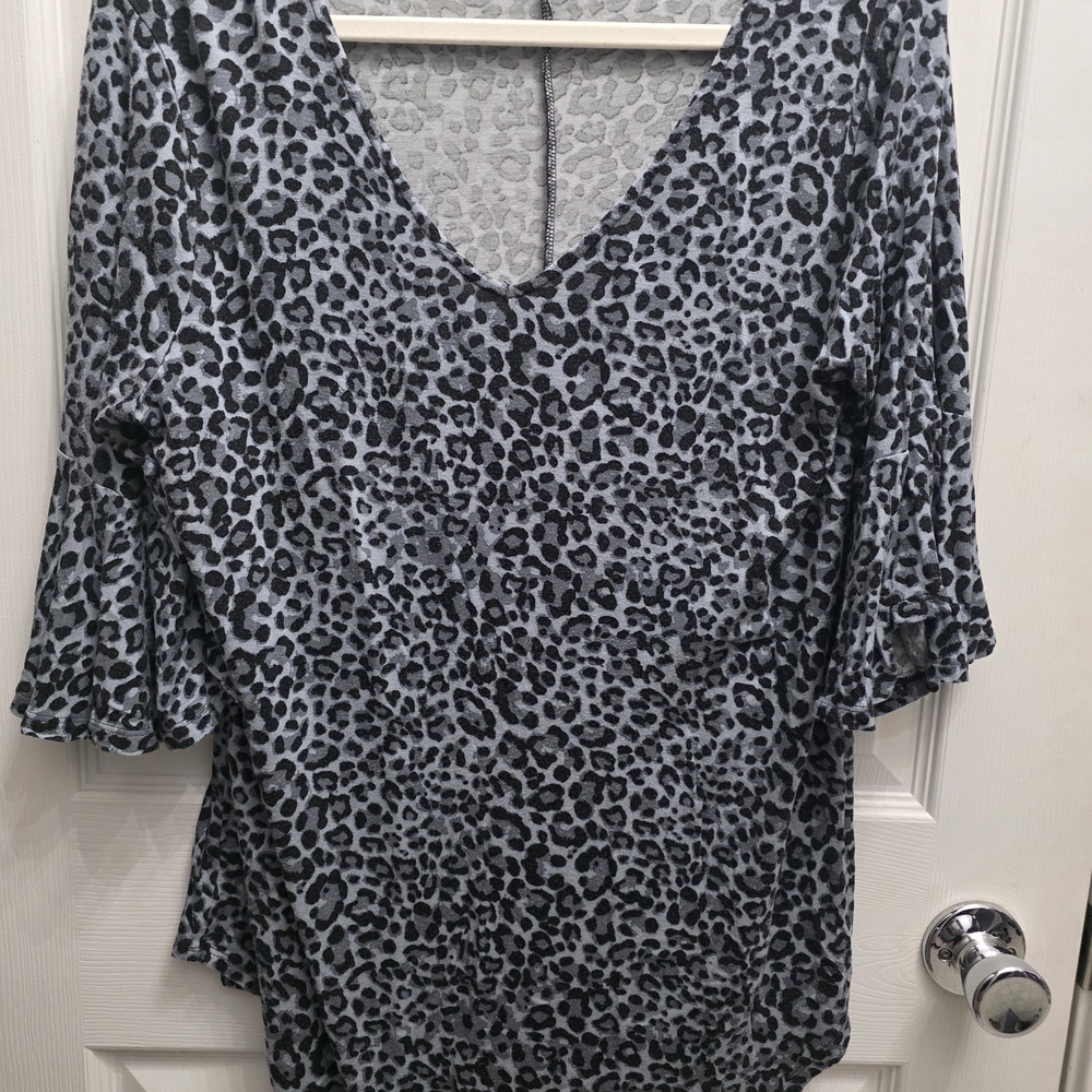 Elegant Gray Leopard Print Blouse